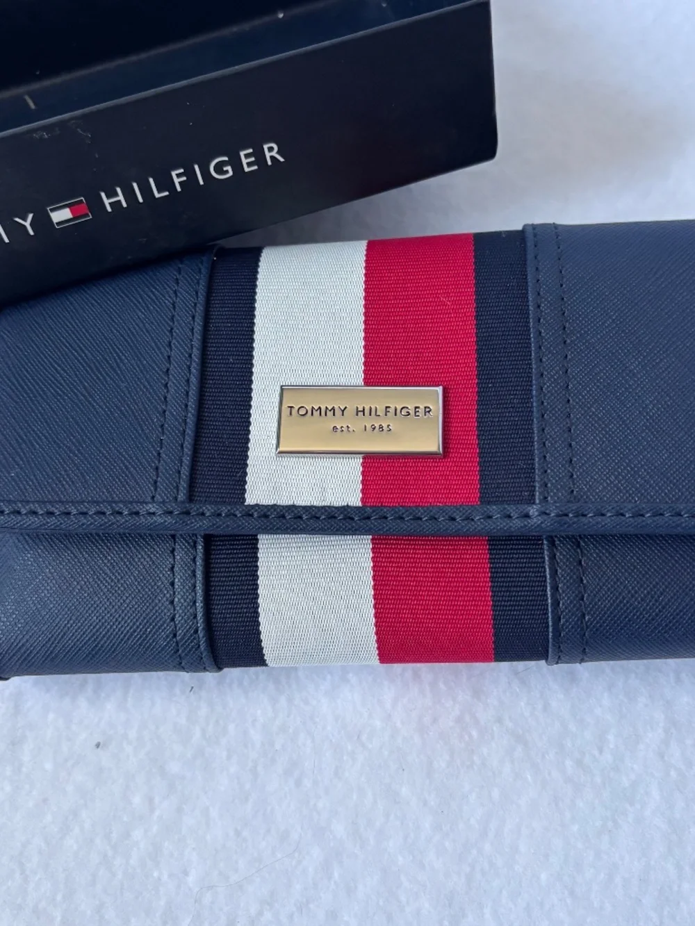 NWT Tommy Hilfiger Navy Stripe Trifold Wallet In Box